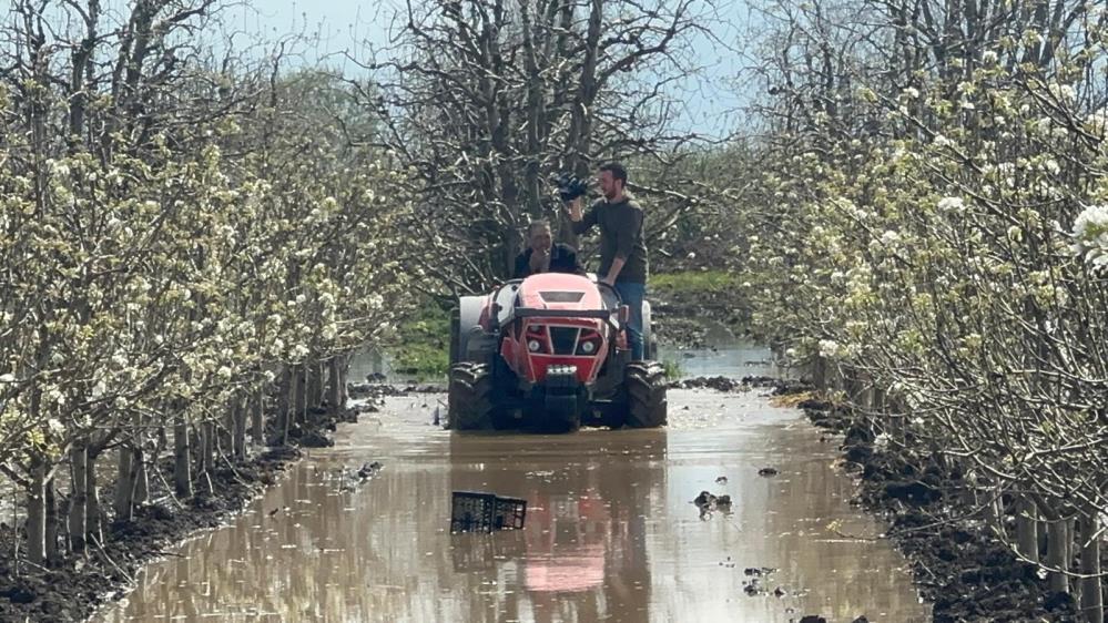 Bursa Gürsu’da Şeftali ve Armut Bahçeleri Sular Altında: Çiftçi Zor Durumda