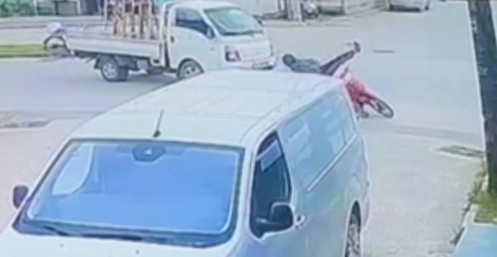 Bursa İnegöl’de Kamyonet ile Motosiklet Çarpıştı: 1 Yaralı