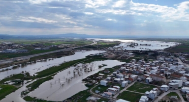 Bursa Karacabey'de Yağış Sonrası Su Taşkını: Tarım Arazileri Sular Altında