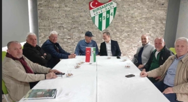 Bursaspor'un unutulmaz kaptanı Özden'in kitabı öğrencilere dağıtıldı