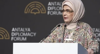 Emine Erdoğan’dan 23 Nisan Mesajı: “Siz Hayal Kurdukça Türkiye Büyüyecek”