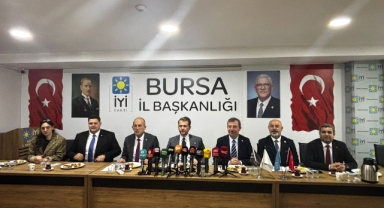 İYİ Parti Bursa Toplantısında Gündem Ekonomi: 'Alım Gücü 3'te 1'e Düştü