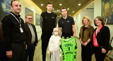 Kanser Haftası'nda Anlamlı Sergi: Umutlar Çocukların Ellerinde Renkleniyor