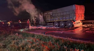 Karacabey'de tır yangını: Bursa yolu trafiğe kapandı