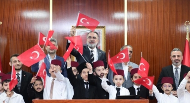 Kestel’de 23 Nisan Coşkusu: Minikler TBMM Açılışını Canlandırdı