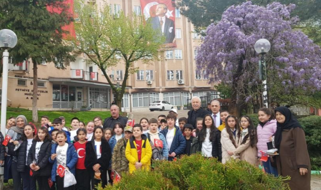 Miniklerden yürek ısıtan 23 Nisan kutlaması