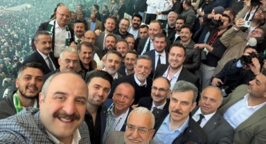 Mustafa Varank, Bursaspor’un Şampiyonluğunu Protokolle Kutladı