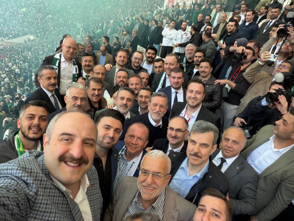 Mustafa Varank, Bursaspor’un Şampiyonluğunu Protokolle Kutladı