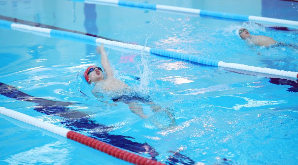 Osmangazi Belediyesi Yüzme Şenliği’nde 23 Nisan Coşkusu