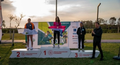 Osmangazi Belediyespor Triatlon Takımı’ndan Türkiye Şampiyonası’nda Madalya Yağmuru