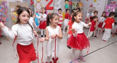 Osmangazi’de 23 Nisan Coşkusu: Minikler Sahneye Çıktı