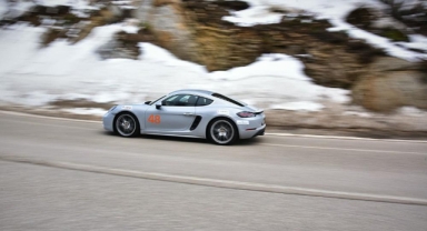 Otomobil Tutkunları Uludağ'da Sezonu Karda Sürüşle Kapattı