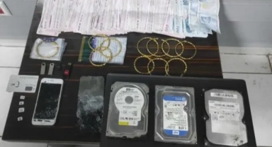 Yatağa bağımlı oğlu için biriktirdiği 1,8 milyon liralık altını dolandırdılar