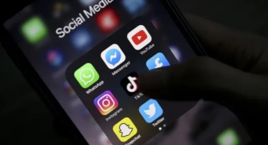 Yunanistan'da 15 Yaş Altına Sosyal Medya Yasağı 2027'de Başlıyor