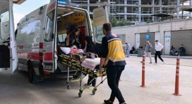 Balkonda başına mermer düşen çocuk ağır yaralandı