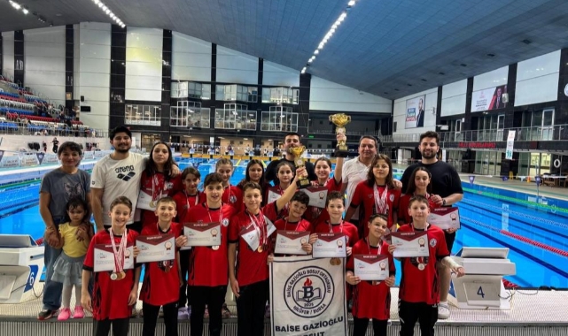 Bursa Baise Gazioğlu Bosut Ortaokulu Yüzmede Türkiye Şampiyonu Oldu