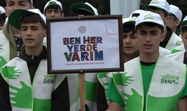 Bursa’da Öğrenciler ve Yetkililer Ormanlık Alanda Çöp Topladı