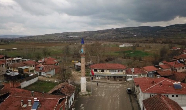 İnegöl’de Camisiz Minare Görenlerin İlgisini Çekiyor