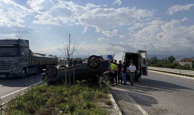 Kontrolden çıkan otomobil takla attı
