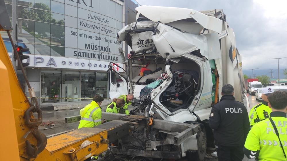 Orhangazi Trafik Kazası: Tır Sürücüsü Hayatını Kaybetti