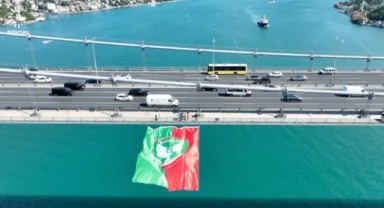 Amedspor bayrağı Fatih Sultan Mehmet Köprüsü’ne asıldı 