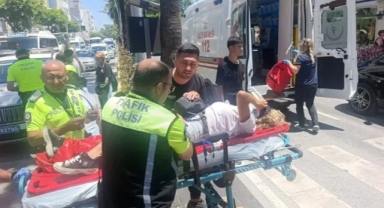 Antalya’da Yaya Geçidinde Alman Turiste Motosiklet Çarptı! 