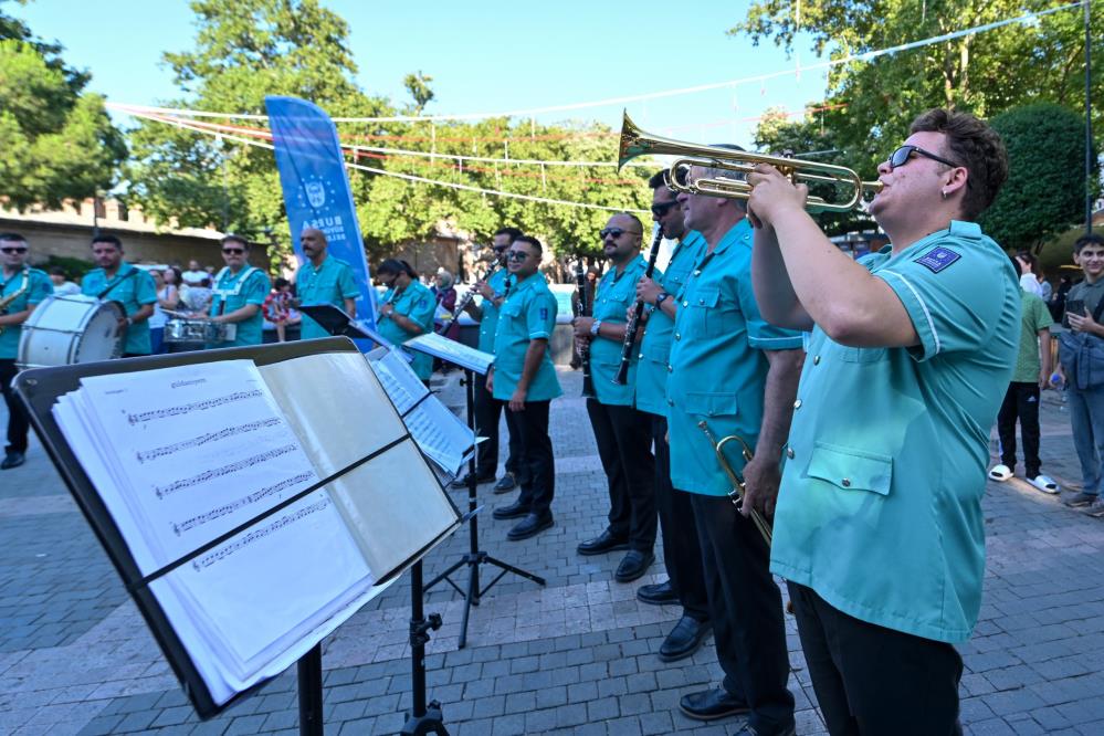 Bursa Büyükşehir Bandosu Gazi Orhan Parkı’nda Vatandaşlarla Buluşuyor 
