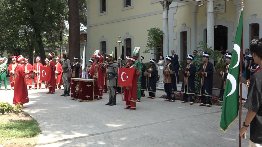 Bursa’da 25 Ülkeden Öğrenciler Mehter Geleneğinde Buluştu