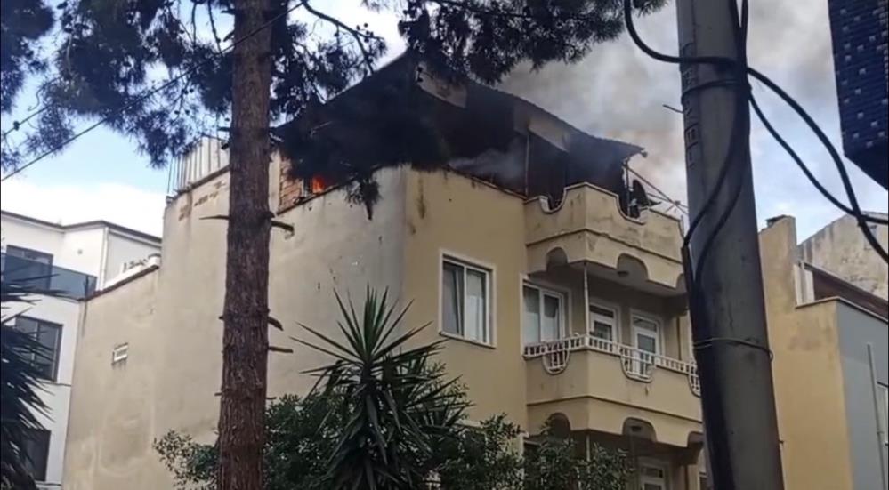 Bursa’da Çatı Yangını Paniği: Evin Çatısı Alevlere Teslim Oldu 