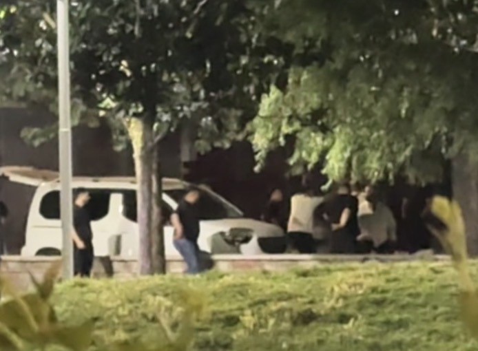 Bursa’da parkta darp dehşeti: Otomobille gelen şahıslar bir kişiye saldırdı