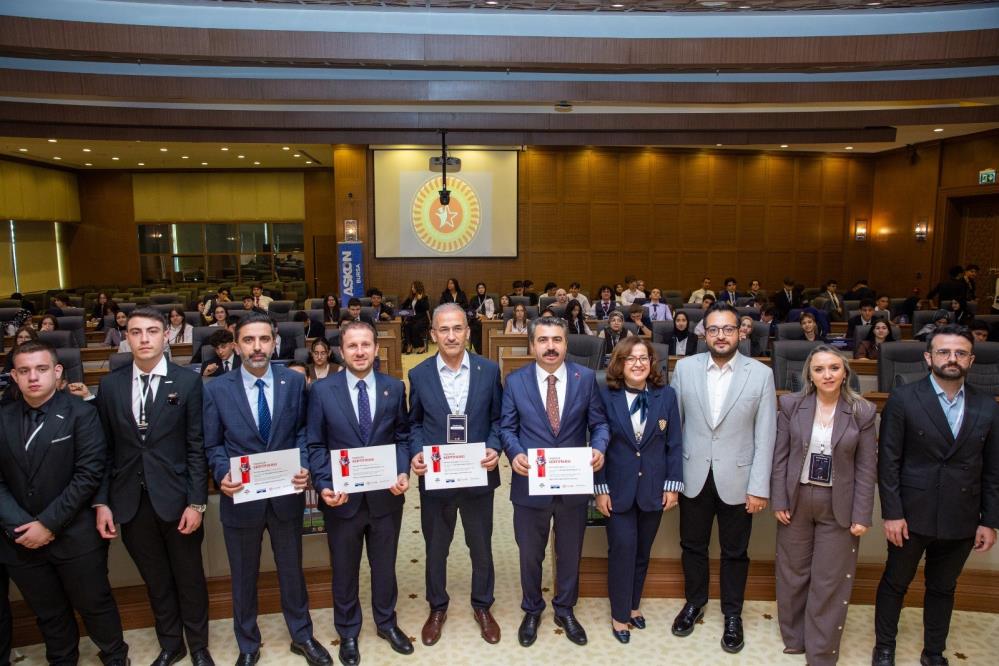 Bursa’da Parlamenter Meclis Simülasyonu: 180 lise öğrencisi meclis deneyimi yaşıyor