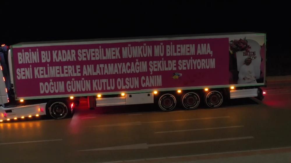 Bursa’da TIR’lı Doğum Günü Sürprizi: Genç Kadın Gözyaşlarına Hakim Olamadı