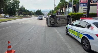 Bursa Nilüfer’de Korkutan Kaza: Otomobil Takla Attı