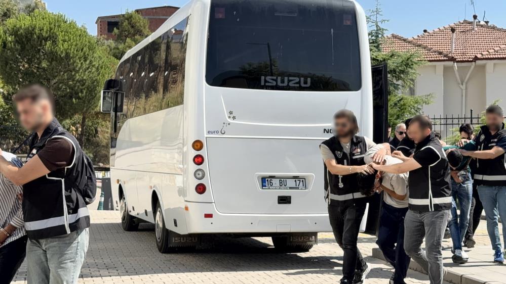 Bursa Orhangazi’de Daltonlar Operasyonu: Vatandaşları Tehdit Eden 9 Şüpheli Gözaltında