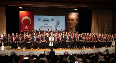 Bursa Tıp Fakültesi İlk Mezunlarını Verdi: 43 Genç Hekim Diplomasını Aldı 