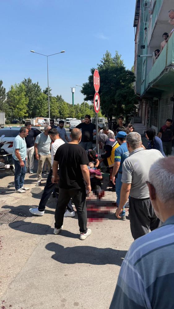 Bursa Yıldırım’da Park Yeri Kavgası: Baba ve Oğul Bıçakla Yaralandı 