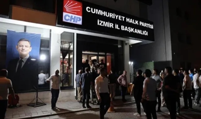 CHP İzm ir’de Koltuk Krizi: İl Başkanlığı Binasında Arbede Yaşandı
