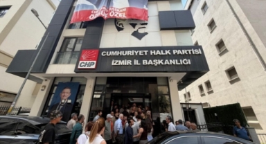 CHP İzmir İl Başkanlığı’nda Karanfil Krizi: Destek Gerginliği Arbedeye Dönüştü