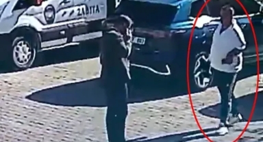 Dinar Belediyesi Önünde Kesici Aletli Şüpheli Alarmı: Başkanın Aracının Yanında Bekledi