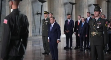 Dursun Özbek ve Galatasaray Yönetimi Anıtkabir’i Ziyaret Etti 