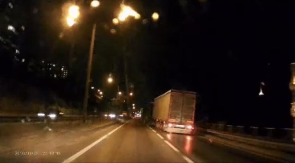 Gemlik-Bursa Yolunda Tır Kazası: Bursa İstikameti Trafiğe Kapandı