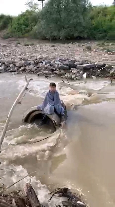 İnegöl’de Dereye Kapılan 11 Yaşındaki Çocuk Son Anda Kurtarıldı 