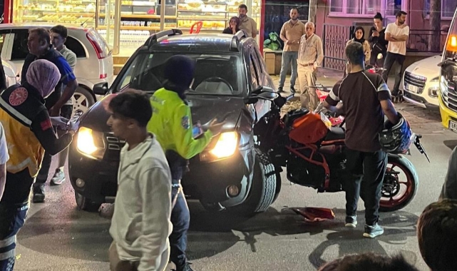 İnegöl’de motosiklet otomobile saplandı: Sürücü yaralandı