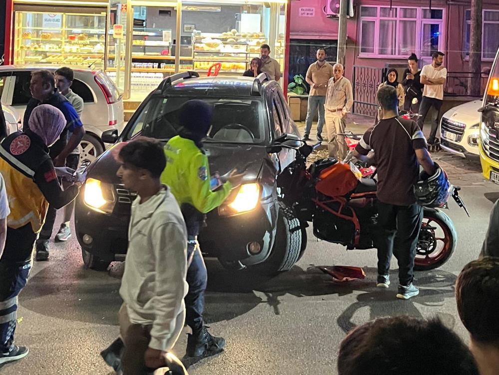 İnegöl’de motosiklet otomobile saplandı: Sürücü yaralandı