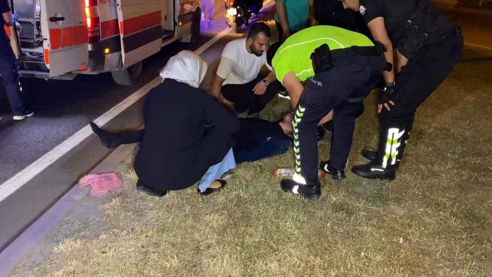 İnegöl motosiklet kazasında yaralanan gencin elini annesi bir an olsun bırakmadı