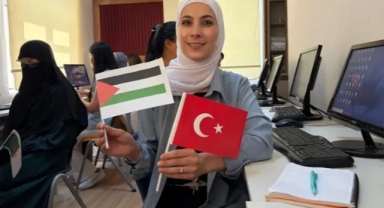 İzmir’de Yabancı Gelinler Türkçe Öğreniyor