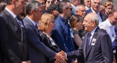Kılıçdaroğlu ve Özgür Özel Cenazede Bir Araya Geldi: CHP’de Kritik Görüşme Dikkat Çekti 