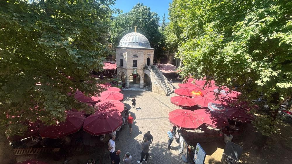 Kozahan’da restorasyon belirsizliği: masa-sandalye kaldırıldı, süreç ertelendi, tartışma büyüdü 