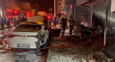 Mobilya Deposunda Korkutan Yangın! Bina Tedbir Amaçlı Tahliye Edildi 
