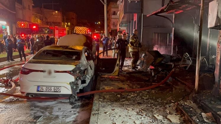 Mobilya Deposunda Korkutan Yangın! Bina Tedbir Amaçlı Tahliye Edildi 